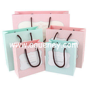 Customized professional paper gift bags with logo paper gift bags with handles paper gift bags wholesale best quality